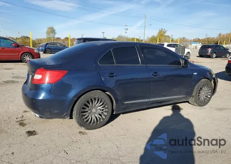 2010 Suzuki Kizashi Sls z USA, uszkodzony, nr VIN JS2RF9A73A6100331